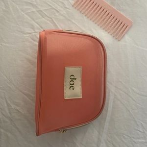 Dae Travel pouch and comb